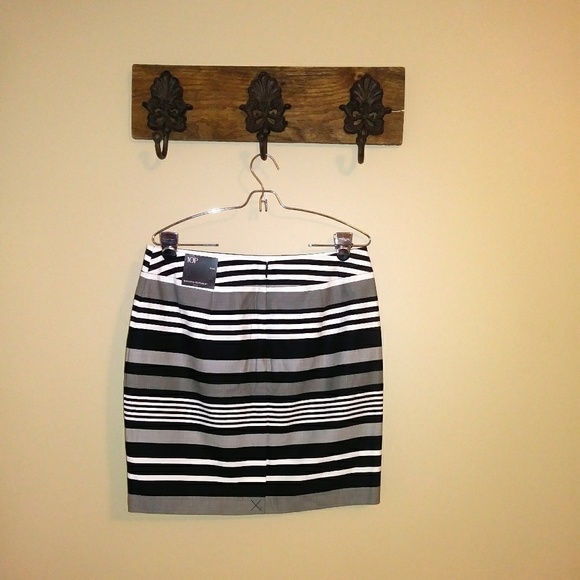 ๐ Banana Republic Color Block Striped Skirt - Picture 4 of 6